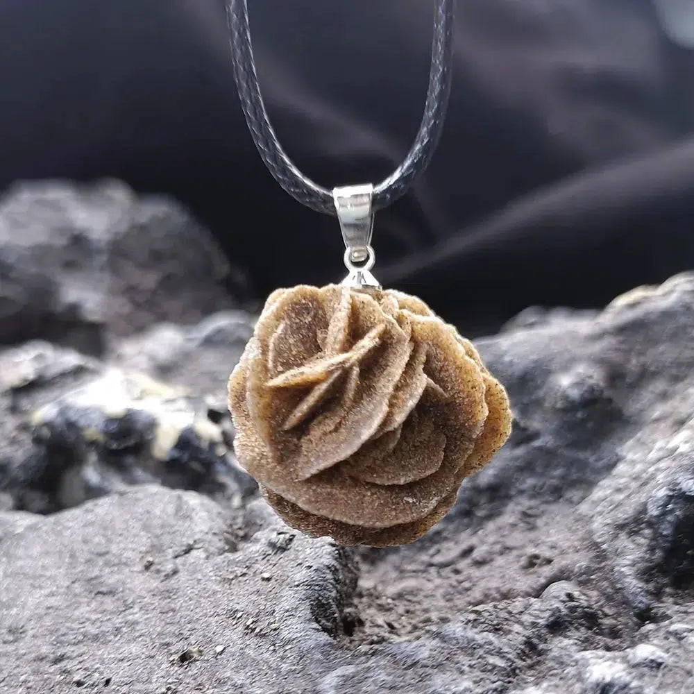 Collier Pendentif Rose du Désert